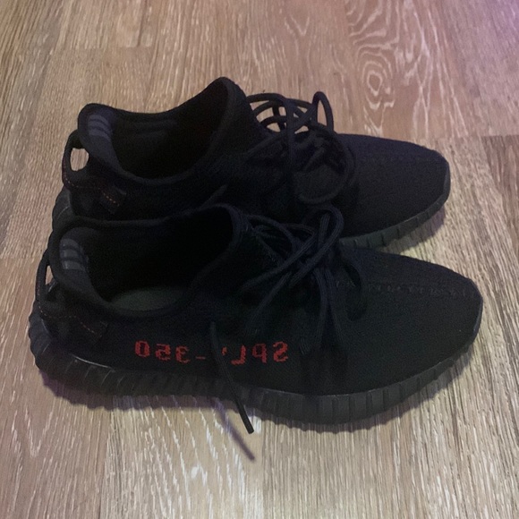 Yeezy 350 v2 bred
